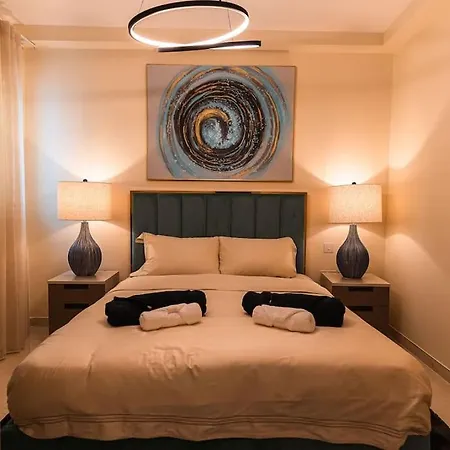 Newly Renovated-designer Finish Apartment