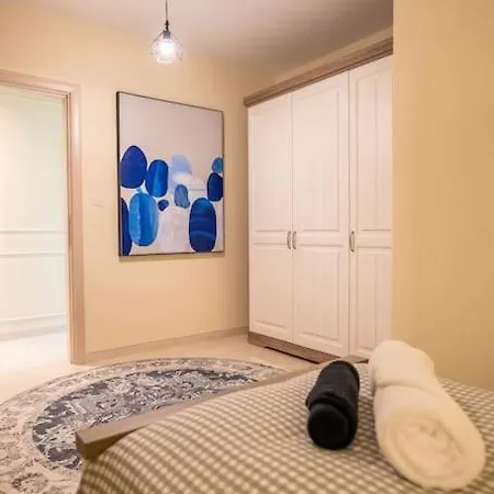 Newly Renovated-designer Finish *