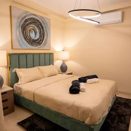 Newly Renovated-designer Finish Apartment *