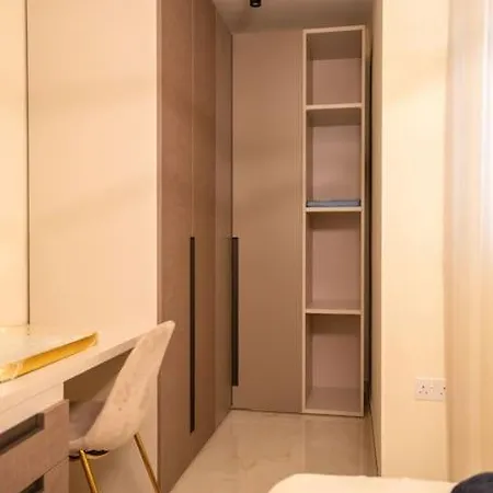 Newly Renovated-designer Finish Apartment *