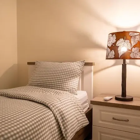 Apartment Newly Renovated-designer Finish *