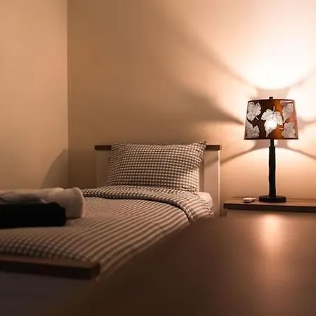 Newly Renovated-designer Finish Apartment *