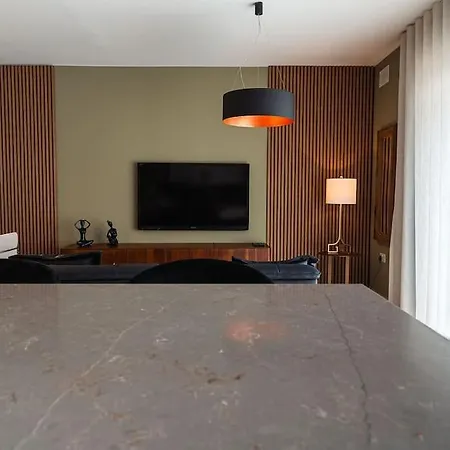 Newly Renovated-designer Finish