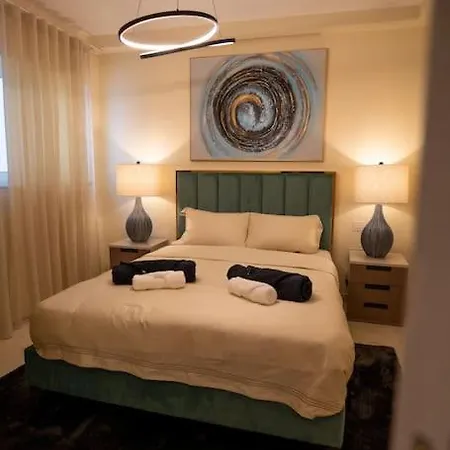 Newly Renovated-designer Finish Daire *