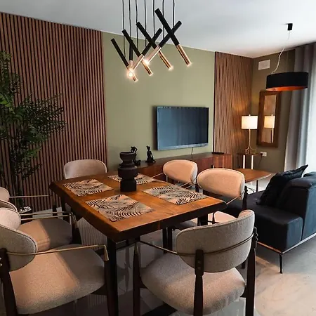 Newly Renovated-designer Finish