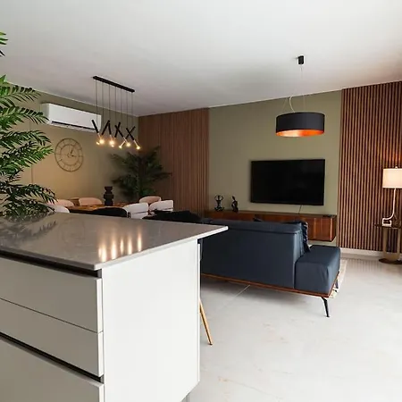 Apartment Newly Renovated-designer Finish