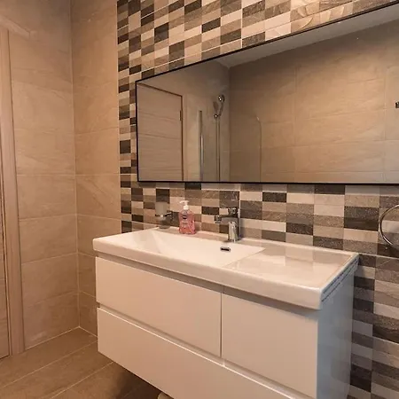 Apartment Newly Renovated-designer Finish *