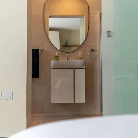 Newly Renovated-designer Finish *
