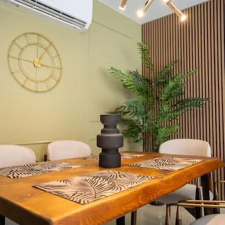 Newly Renovated-designer Finish *