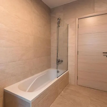 Apartment Newly Renovated-designer Finish