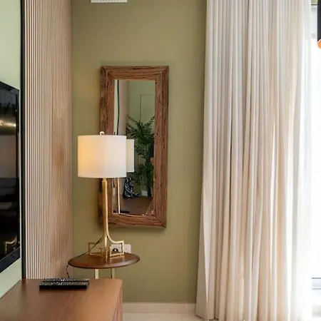 Apartment Newly Renovated-designer Finish *
