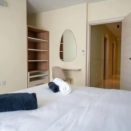 Newly Renovated-designer Finish *